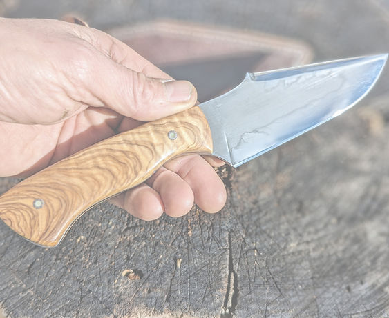 couteau de chasse en olivier