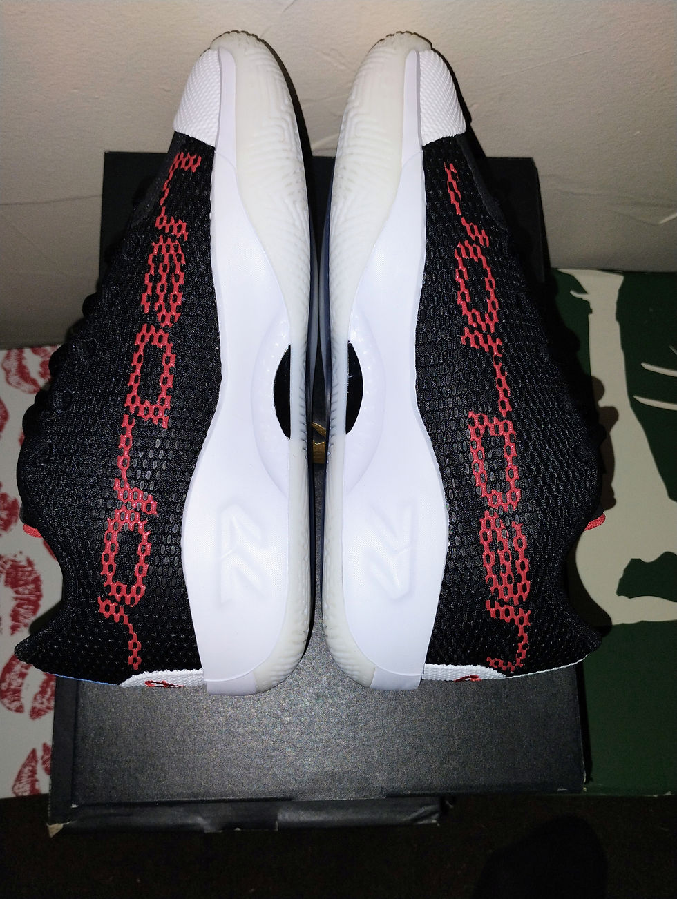Thumbnail: Luka 77 "Bred" Black/White/University Red Size 7y