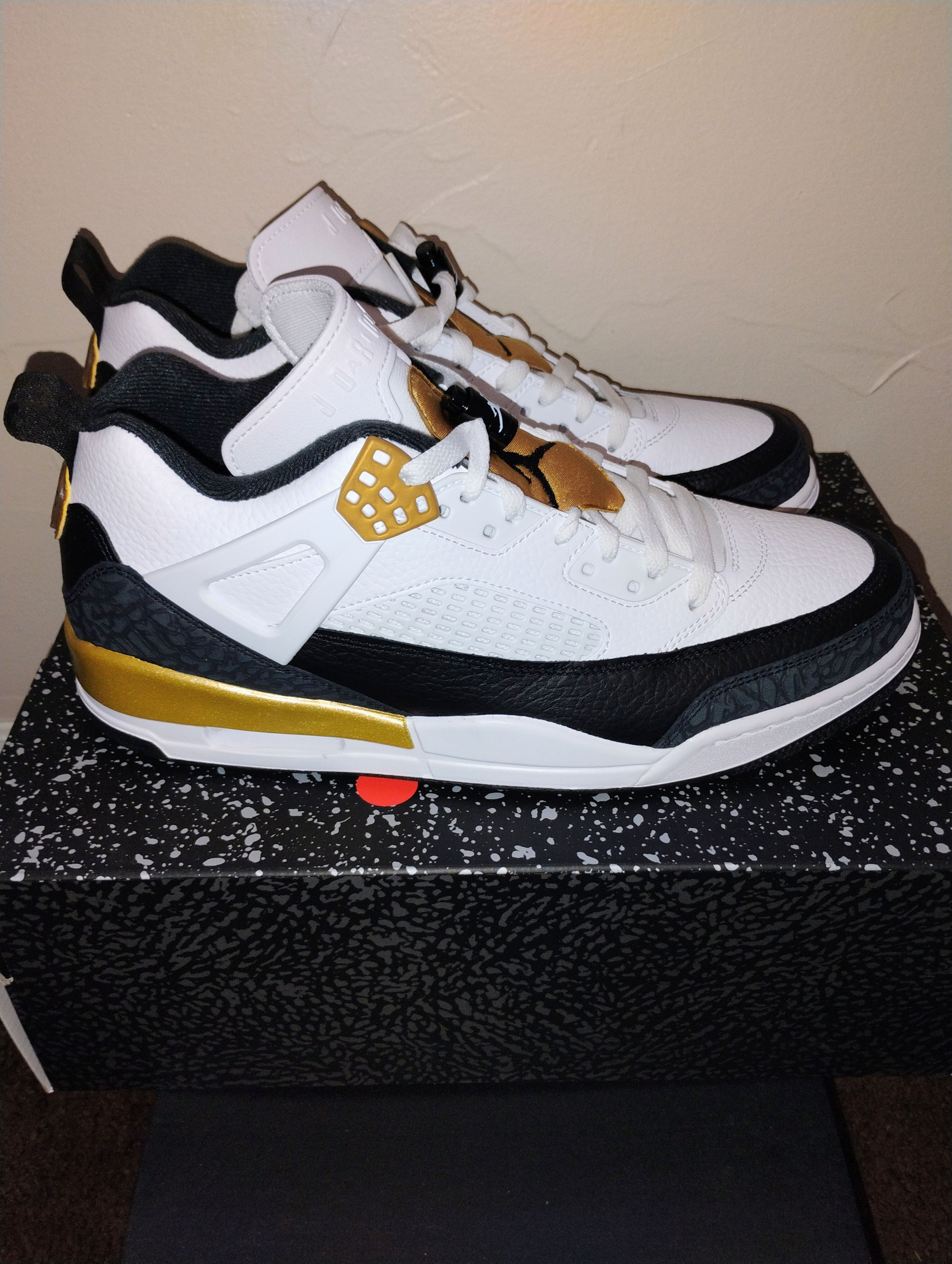 White/Metallic Gold/Black Jordan Spizike Low size 11 men 12.5 women