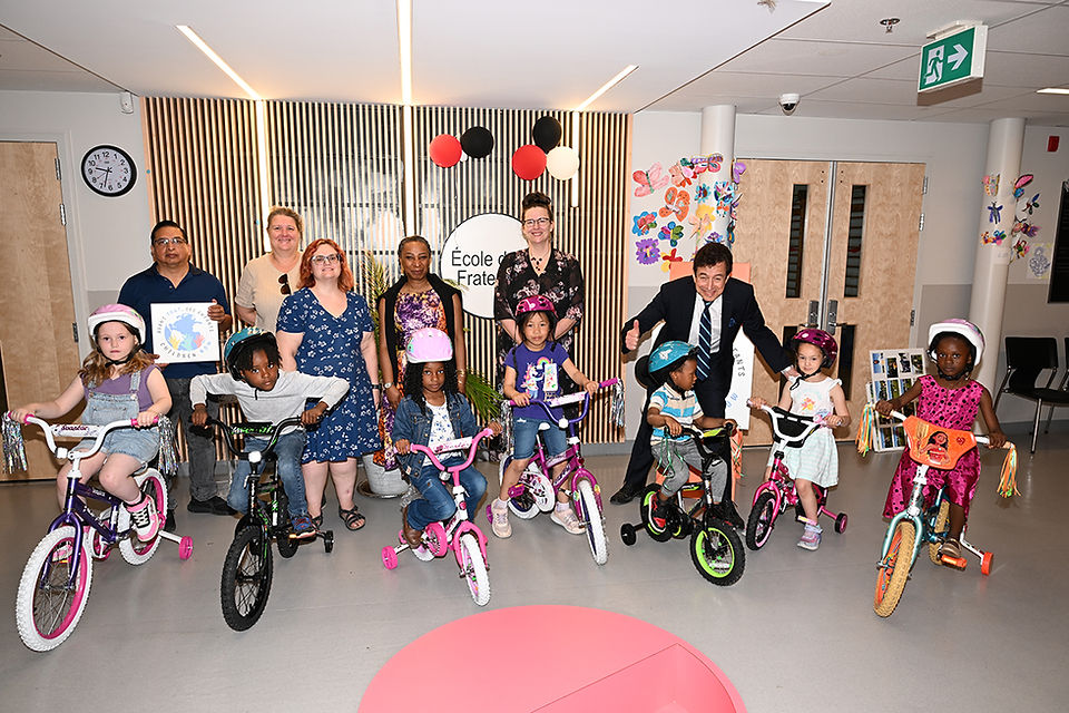 7 children from École de la Fraternité receive 7 brand-new bikes