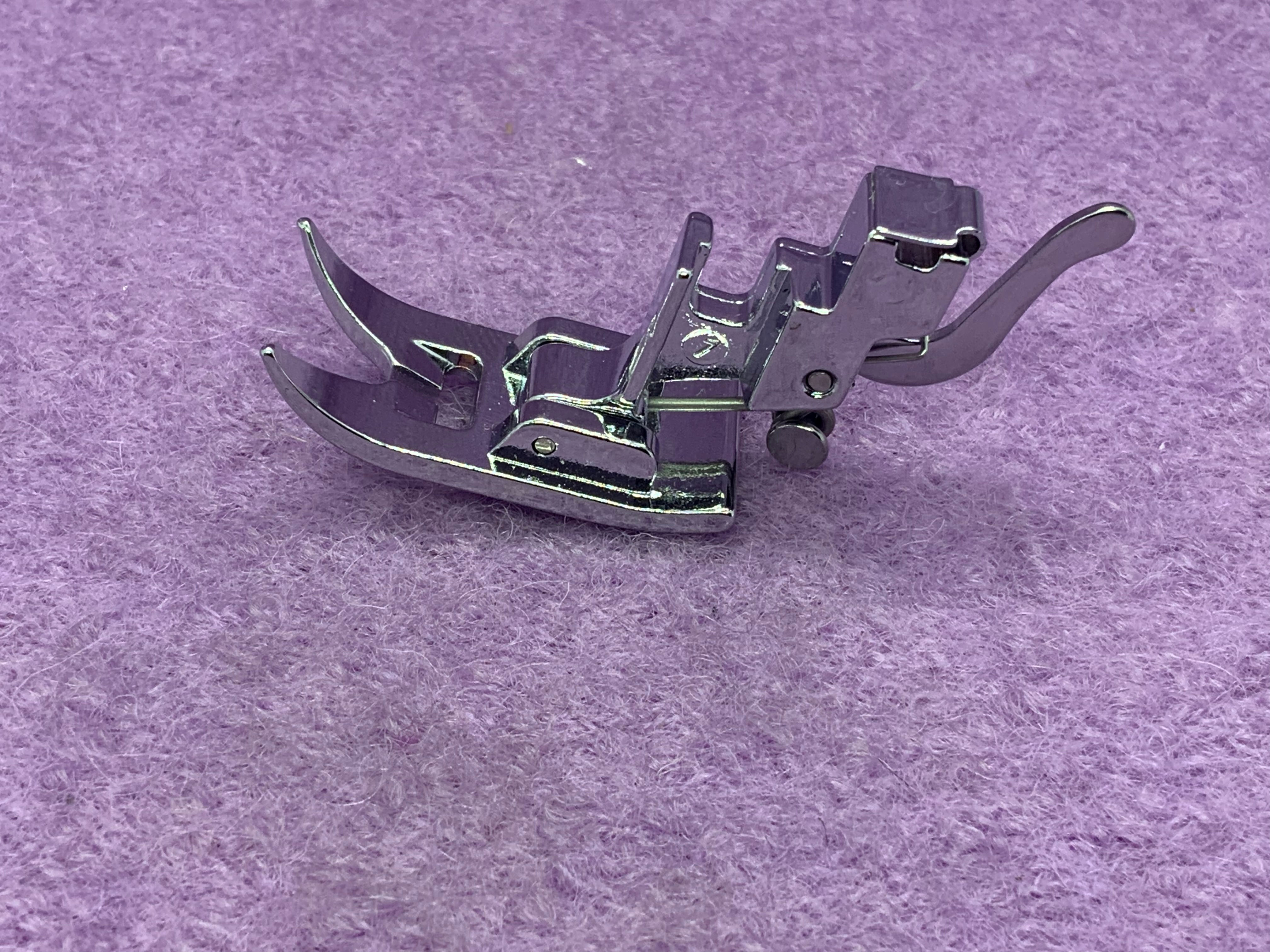 Standard presser foot for almost all household sewing machines
