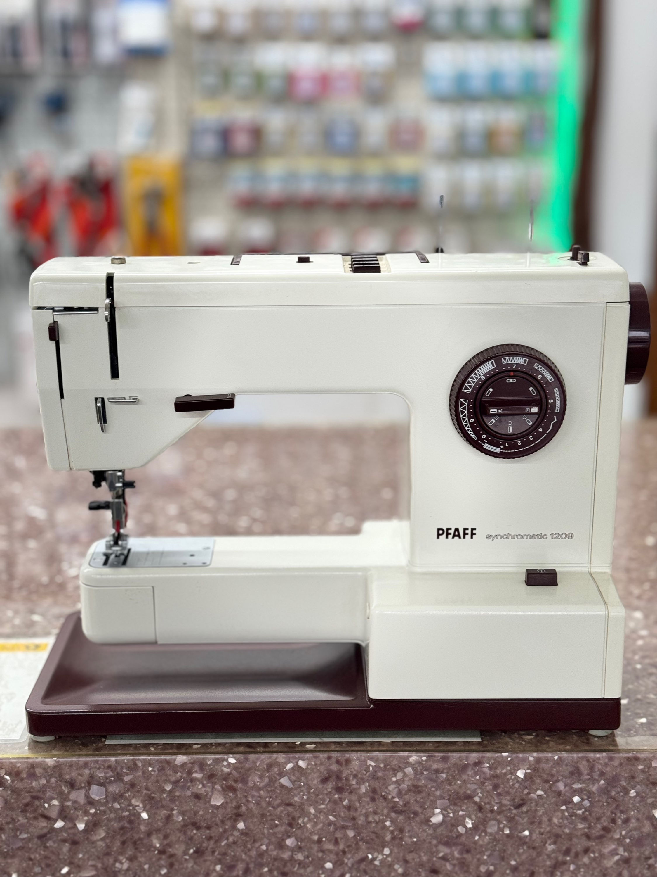 Pfaff Synchromatic 1209 mit IDT System