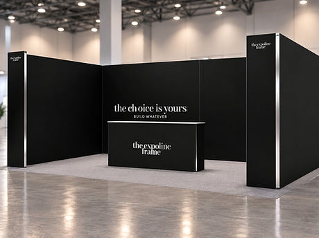 Mobiler Messestand Reihenstand mit eleganten Grafiken und einer großen Messetheke in einer Ausstellungshalle.