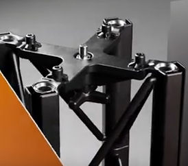 X-Module X15 Messetraverse mit Nut für SEG-Grafik – Darstellung des Einziehens einer Grafik