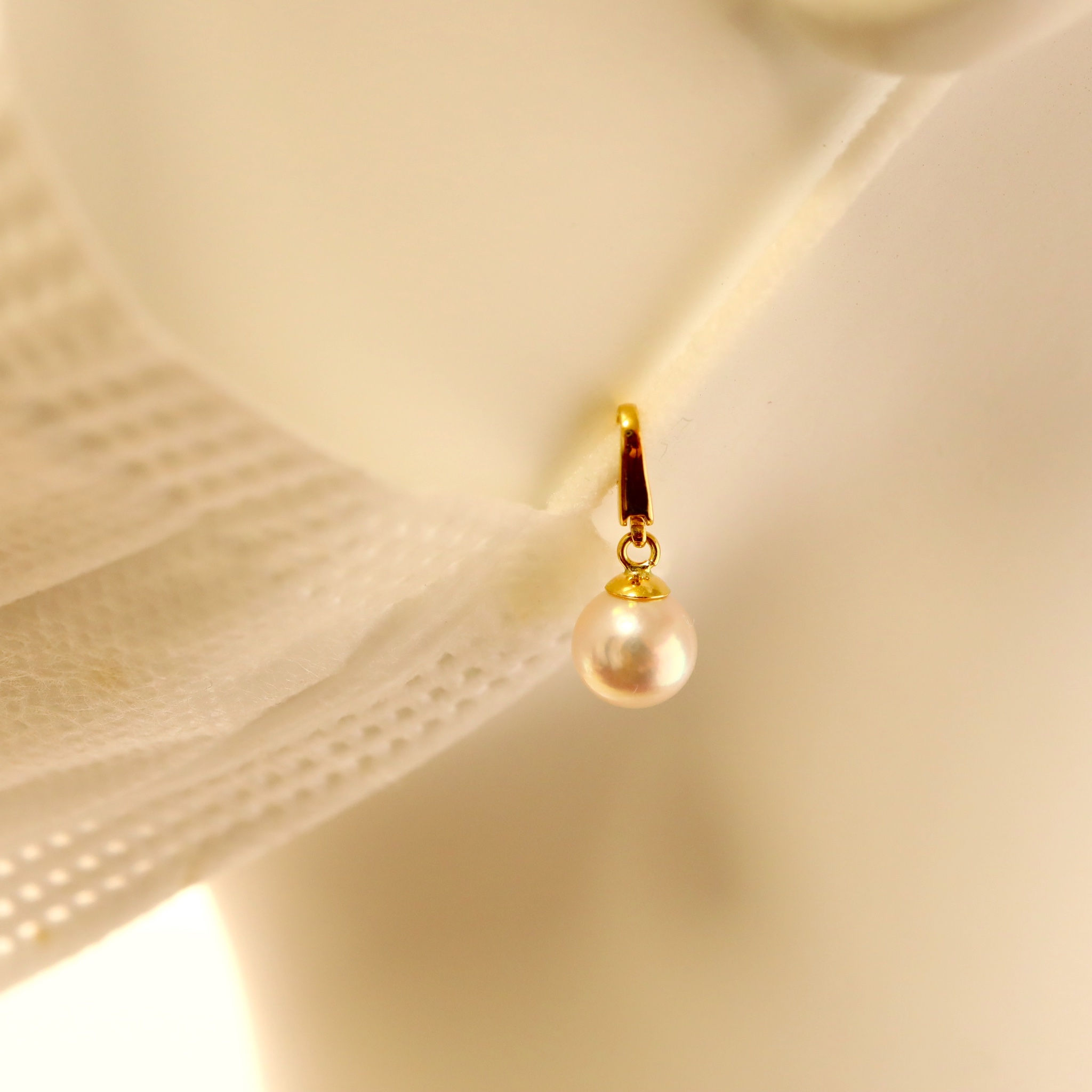 [Sot to] K18YG 7mmアコヤ真珠の2wayマスクチャーム