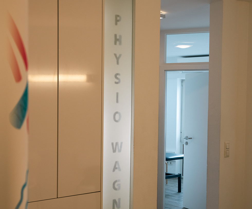 Praxiseingang von Physio Wagner in Bongen