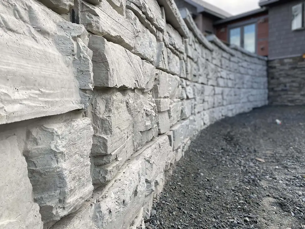 Driveway-retaining-wall-feature-with-MagnumStone-blocks.-scaled-1.webp