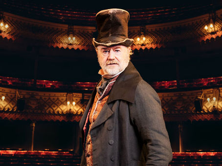 Year 11 go to the theatre...