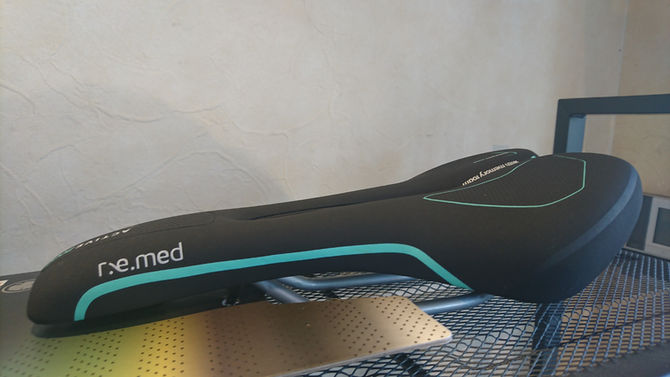 お尻が痛い人にも、カラーカスタムにもおすすめです。