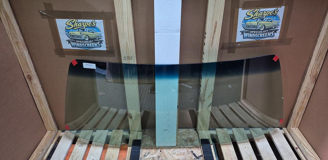 Mopar b body 1971-75 wagon 4dr sedan windscreen dw777 gbn