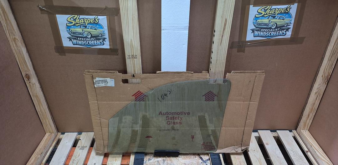 dodge Durango 1998-03 front right door glass dd10431 gty