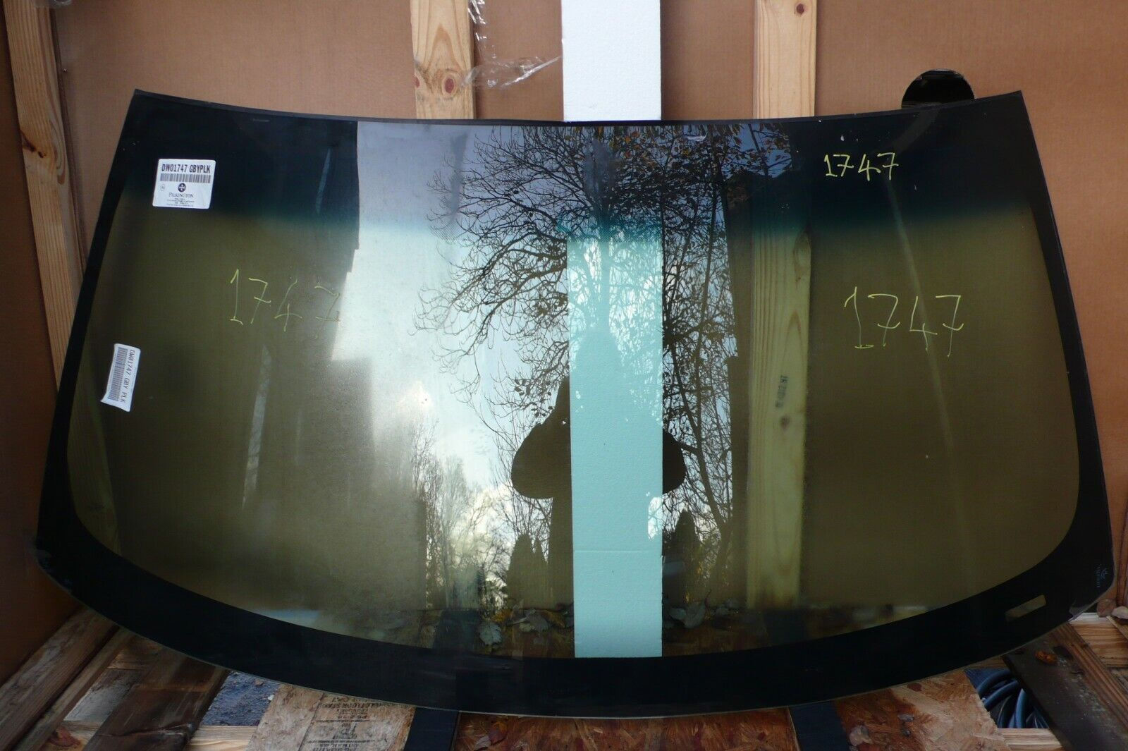 Ford f150 2dr 4dr and super cab. 09-13. no rain sensor. has 3rd visor dw1747 gby