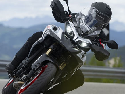 Benelli TRK 902 Stradale: la crossover stradale ricca di tecnologia