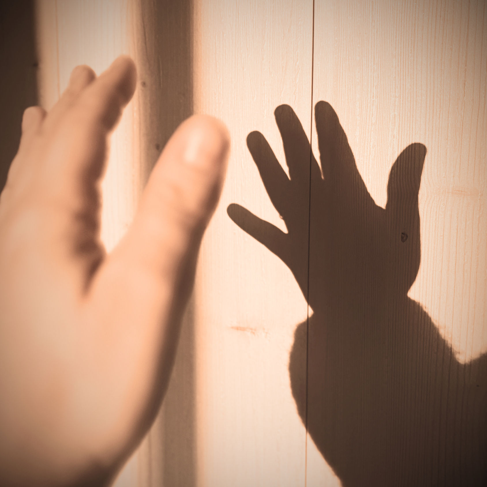 Une main tendue vers soi - Atelier de médiation artistique en ligne - ColorÉmoi