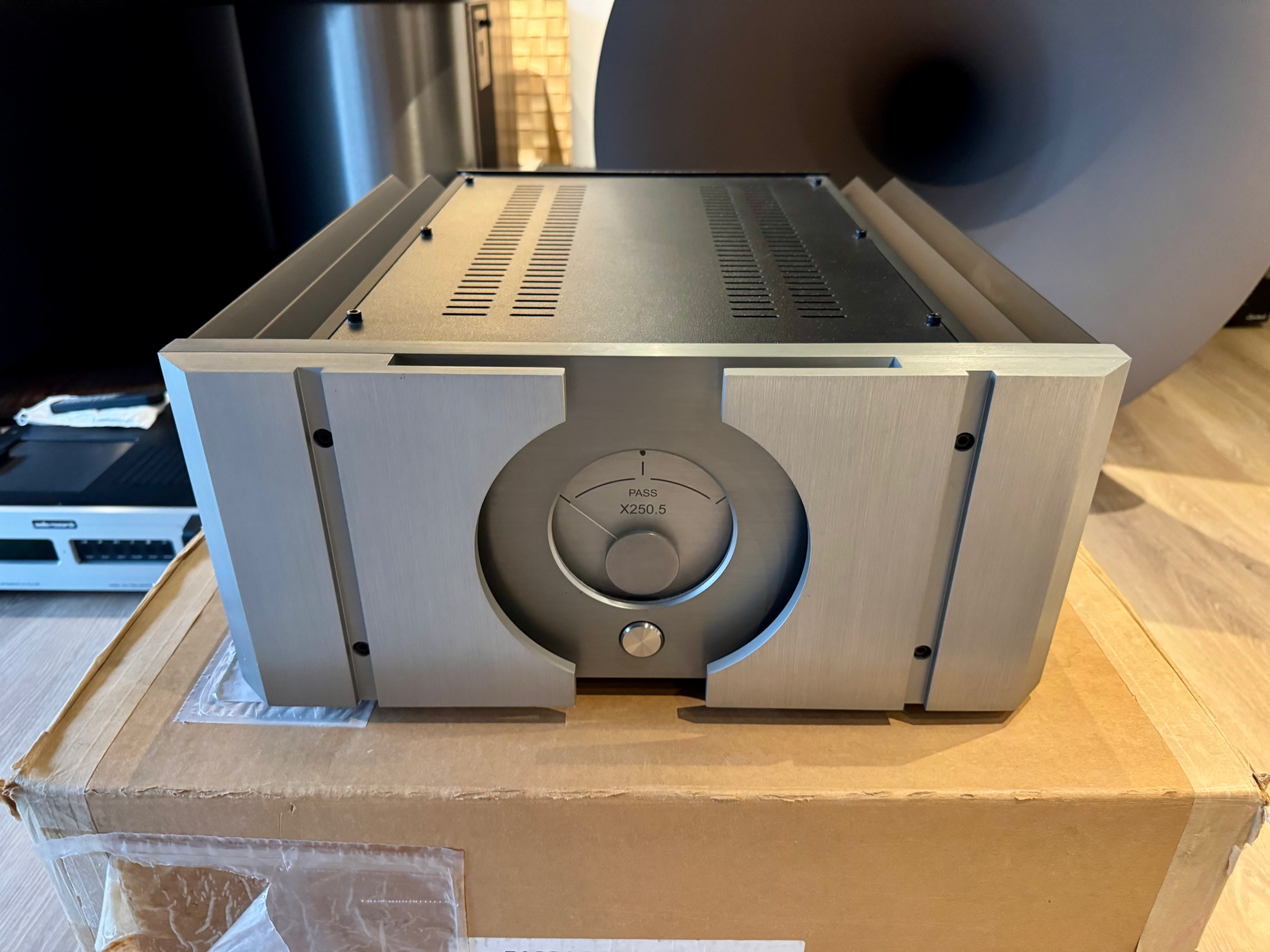 Pass Labs X250.5 - stereo eindversterker