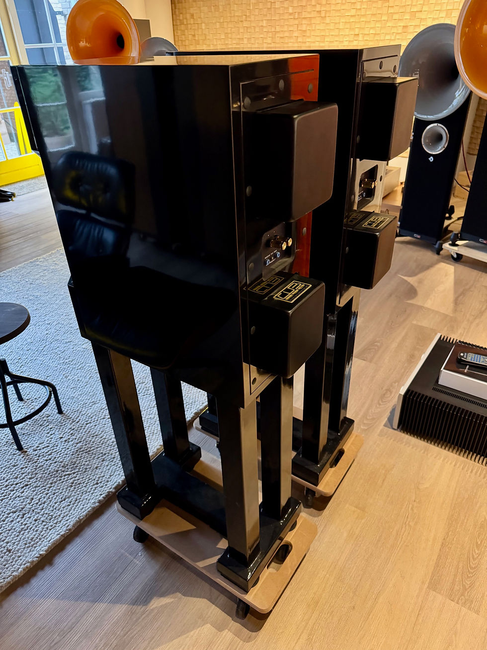 Thumbnail: Wilson Audio Cub 1 - met stands