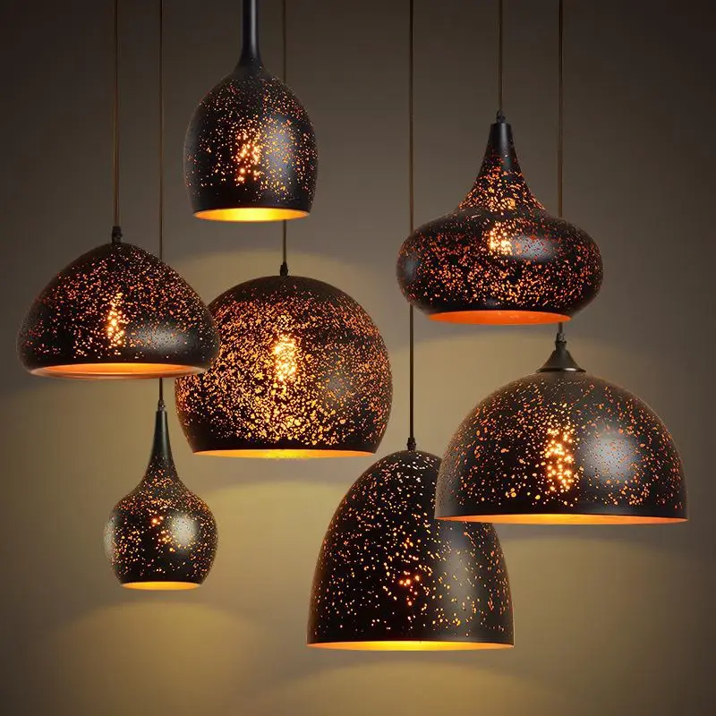Luminária pendente vintage em ferro forjado, acabamento gravado, estilo nórdico
