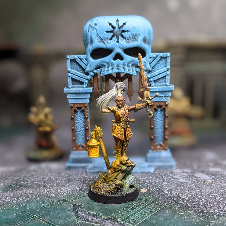 The dark elf freeguild General Vekhora Fellhand, standing triumphant with her right arm missing, her left hand holding a massive sword.