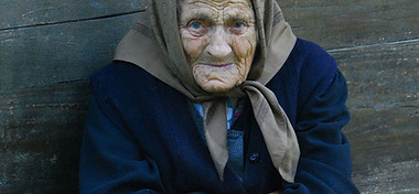 Vieja mujer que pide