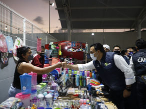 Luis Nava reinaugura tianguis de Las Américas