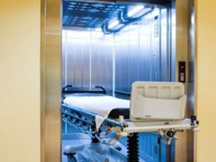 مصاعد المستشفيات – المواصفات والمعايير الطبية