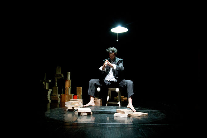 Come participate in Hugo's creating Juggling workshop @ Centro De Arte De Ovar - Saturday, May 1