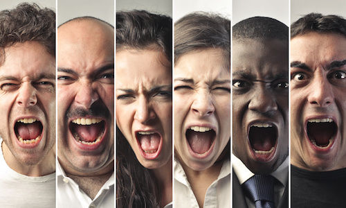 Personas luchando con sus emociones