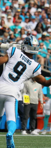 Bryce Young takes the snap