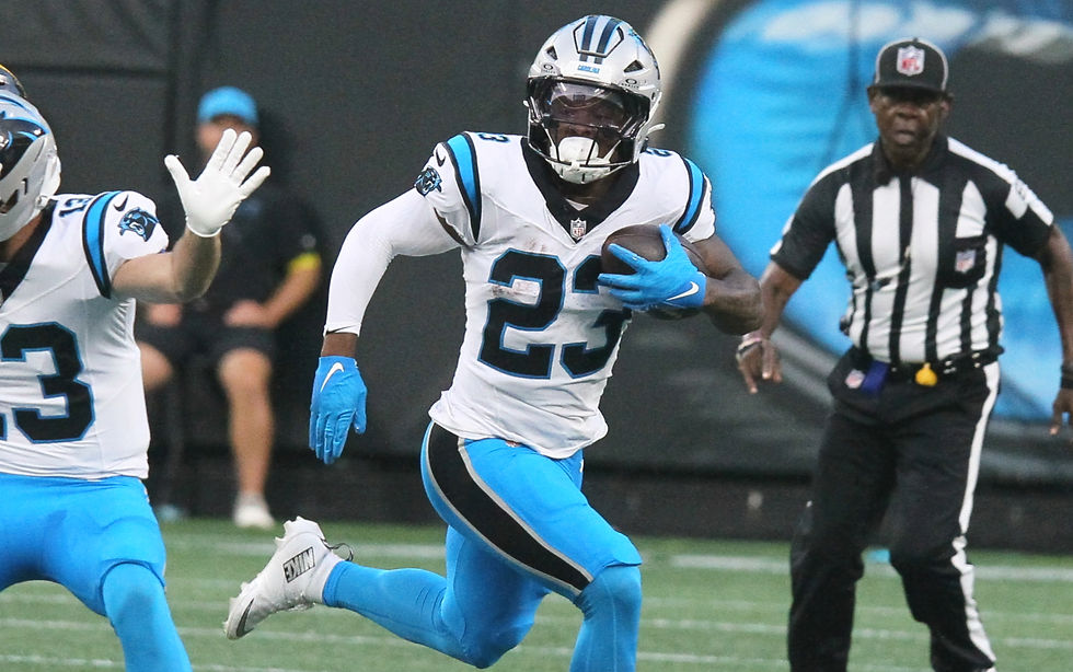 Rookie RB Trevor Ettiene breaks away for a 28-yard pickup against the Steelers in the final preseason game of 2025 as part of a 39-yard performance on 3 carries.