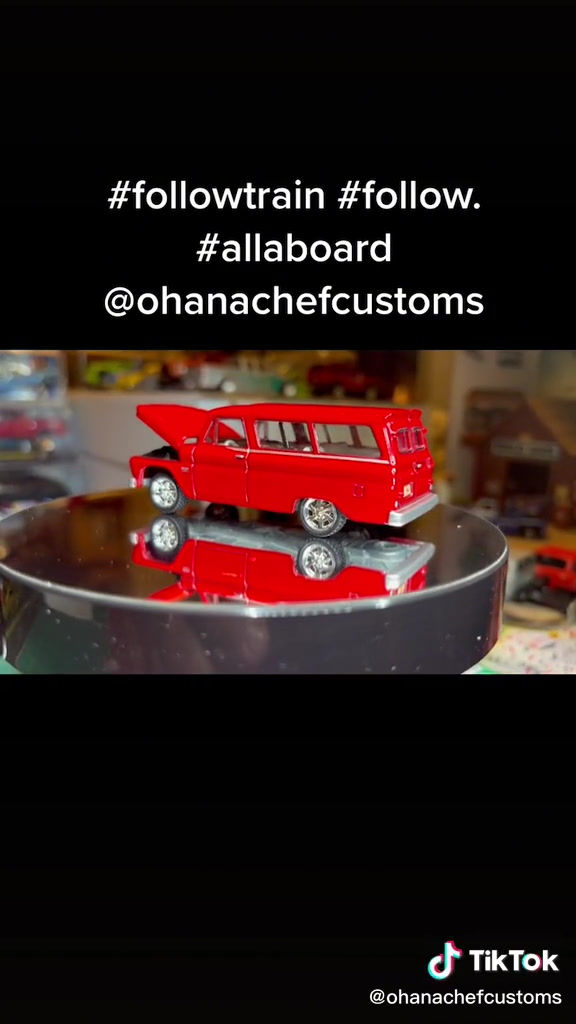 Thumbnail: Chevy Suburban Red