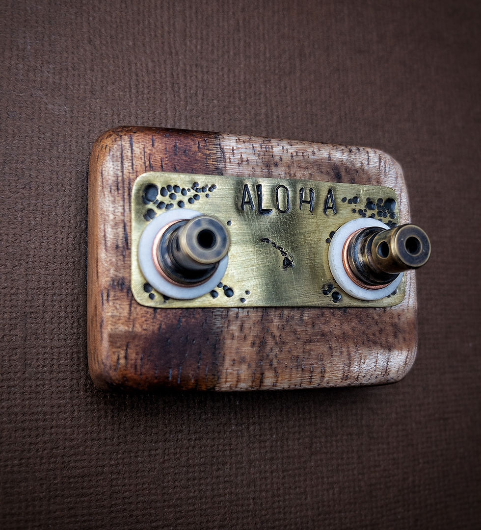 Thumbnail: Magnetic Clip Cord Holder (Blonde Koa/Brass)