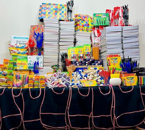 milagros de amor campaña de útiles escolares .jpeg