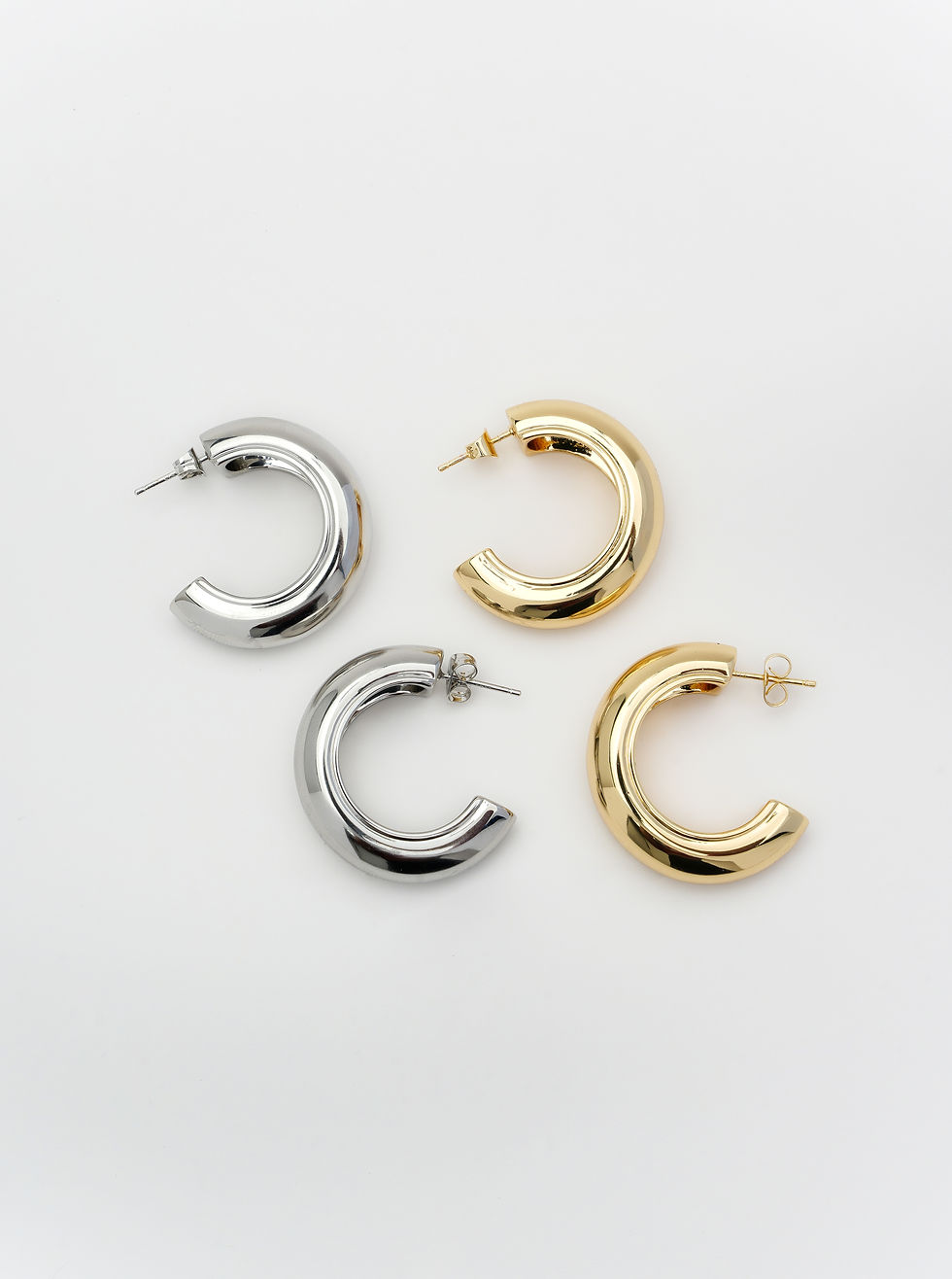 Thumbnail: Polished Medium Chunky C Hoop