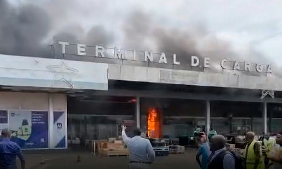 imagem do terminal de carga em chamas