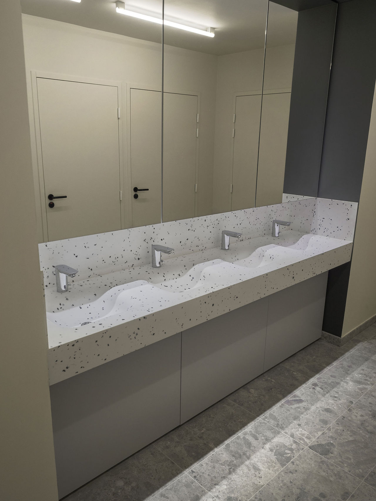 Vasque Reniew Poly Quad 240 - Installation a Bagneux 