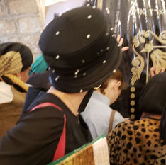 הר’ ימימה מזרחי ונורית אילון בקבר רחל ביום ההילולא