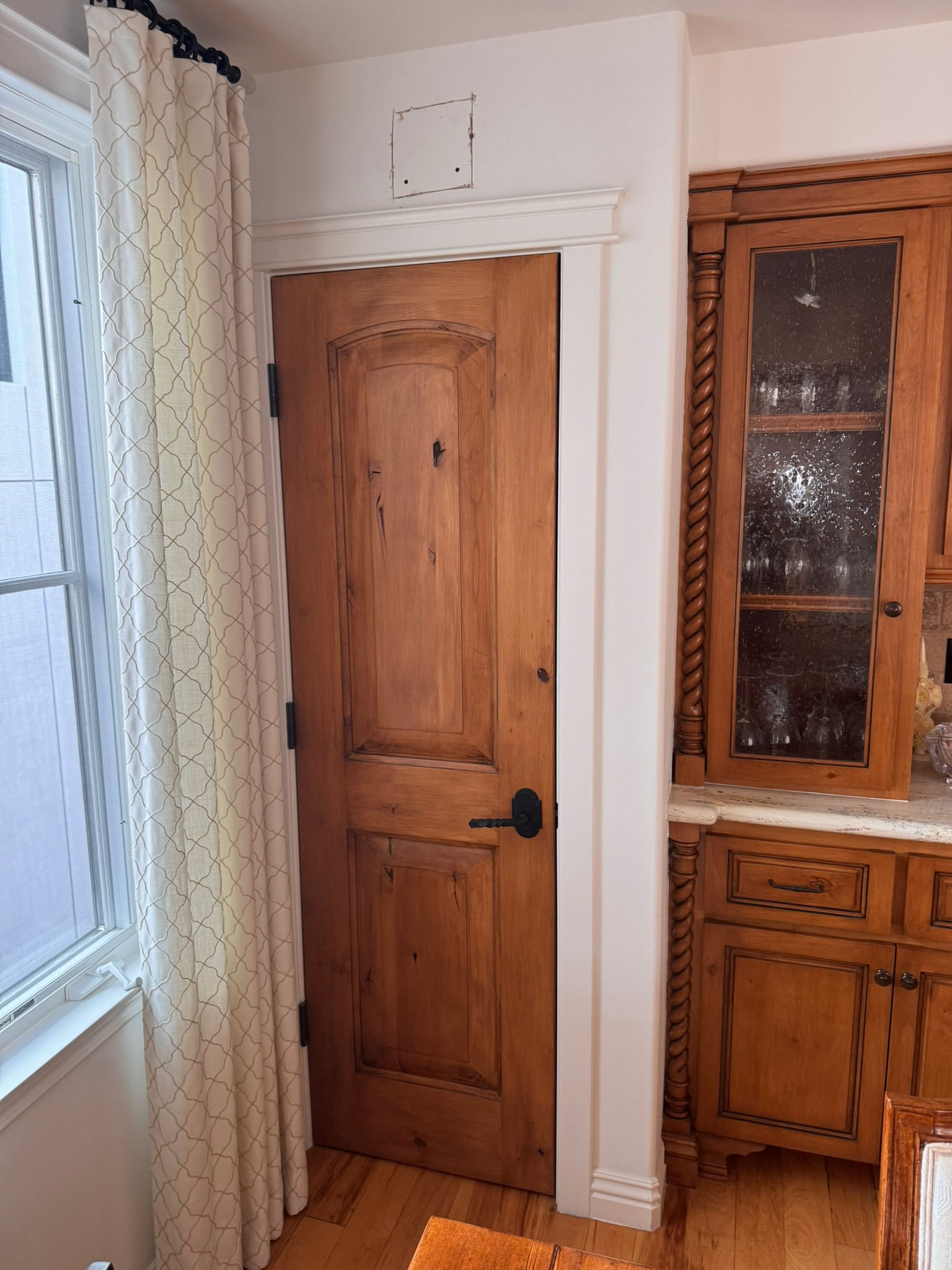 Solid Wood Knotty Alder Interior Door With Iron Hardware
