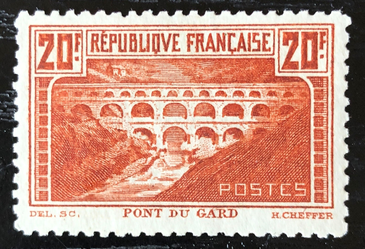 N° 262B dentelé 11 **  signé 