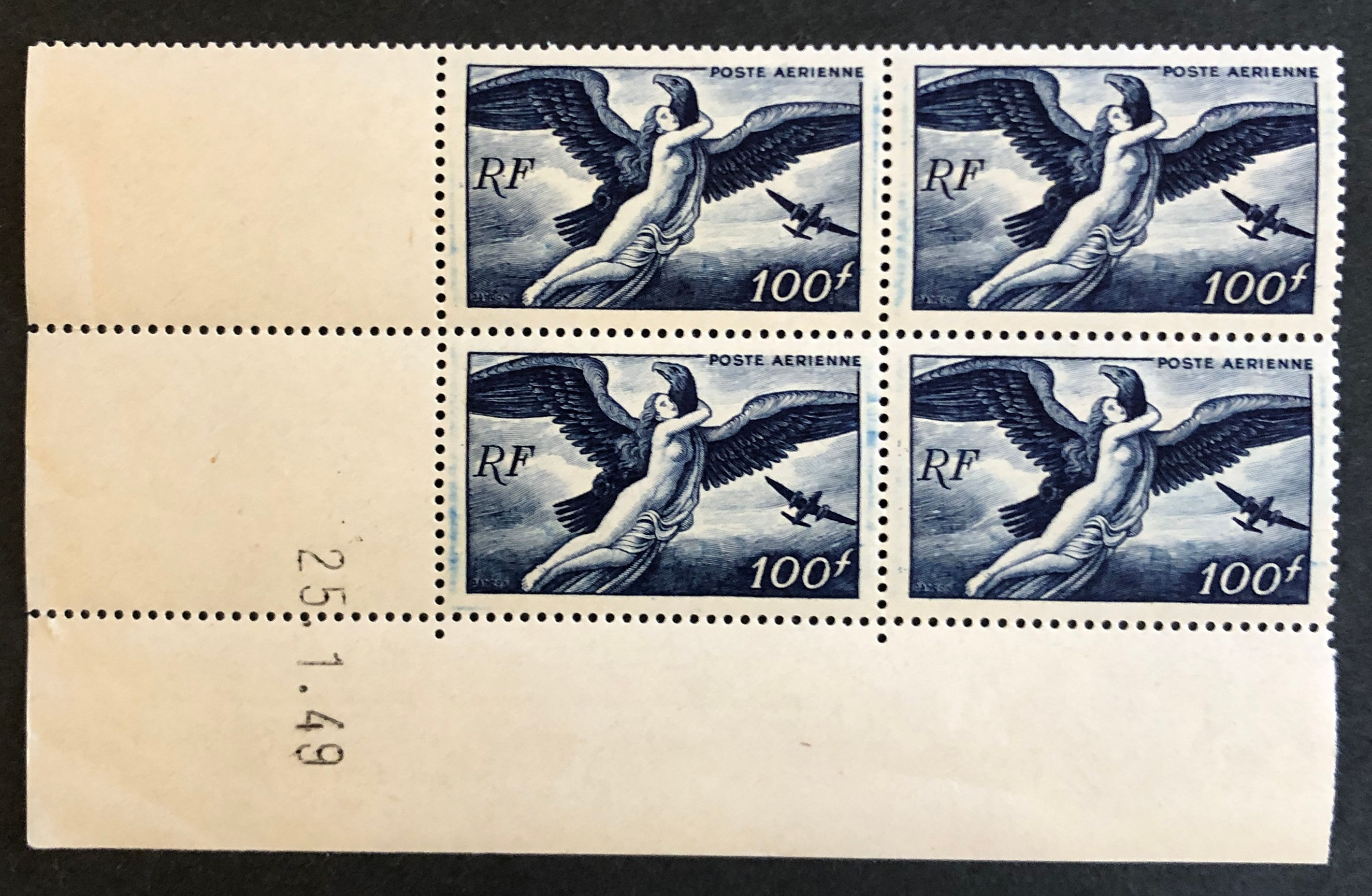 PA N° 18a (bleu noir)  en bloc de 4 daté