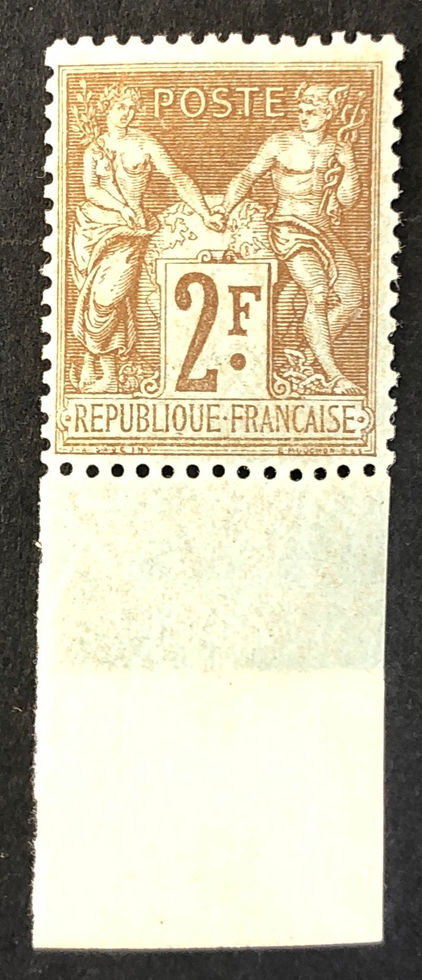 N° 105 ** TB bord de feuille
