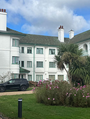 Pinner Court, Art Deco residential block