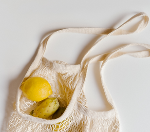 Cloth grocery bag with lemons.png