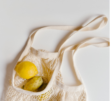 Cloth grocery bag with lemons.png