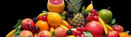 Diversas frutas em cima de uma mesa