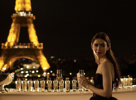 OS LOOKS DE EMILY IN PARIS