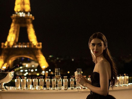 OS LOOKS DE EMILY IN PARIS