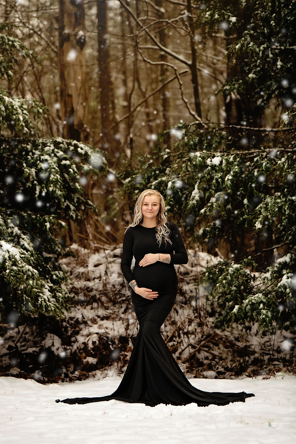Snow maternity session with black gown - Chattanooga maternity photographer