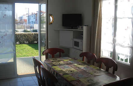 141 Séjour vers extérieur.JPG