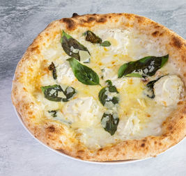 photoshoot_for_8slices_pizzeria_4cheese_550x440.jpg