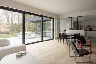 Av-Architects, Antoine Van Enis, bureau d'architectes à Bruxelles, rénovation de maisons privées, division en appartements, transformation de bâtiments, extension de résidence, réglementations urbanistiques, expertise technique, préservation patrimoniale, construction, respect des contraintes environnementales, projet d'architecture, bâtiment, étages, terrasses, plan, plan 3D, jardin, extérieur